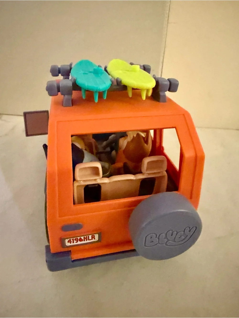 Bluey Heeler Family 4WD Vehicle Playset with 4 Figures & Surfboards
